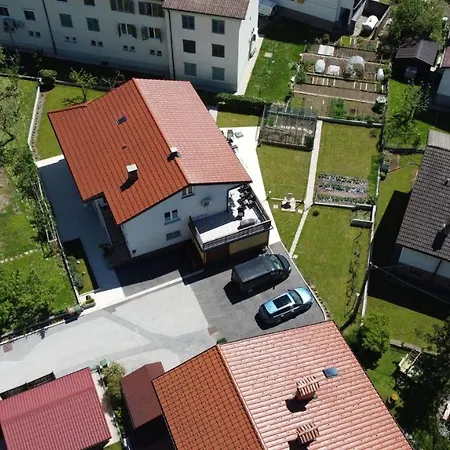 And Anica בית הארחה 3*