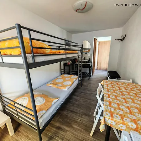 And Anica בית הארחה